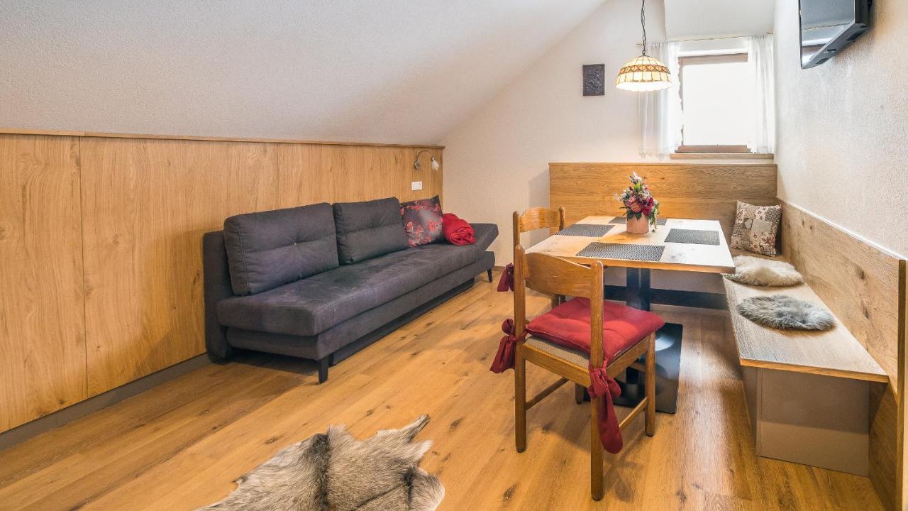 Gasthof Neuwirt Ellbogen Bagian luar foto